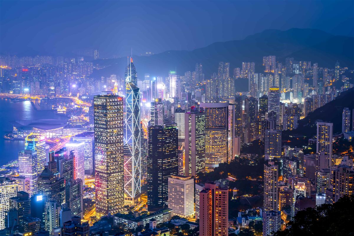 Fotobehang panoramisch uitzicht op hong kong bij nacht vanaf de observatietoren