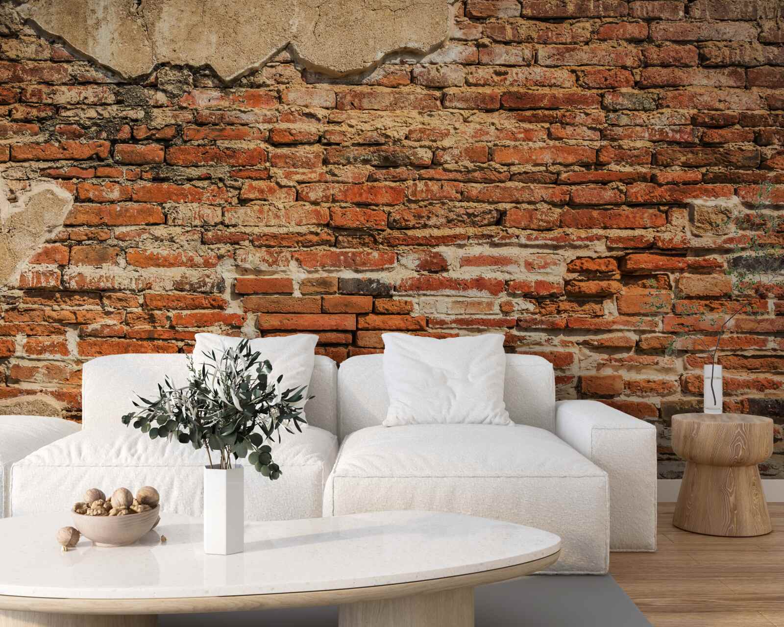 Fotobehang een bakstenen muur die erg vervallen is