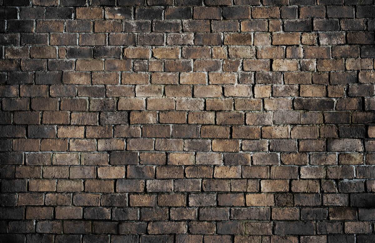 Fotobehang donkere kleur van een bakstenen muur