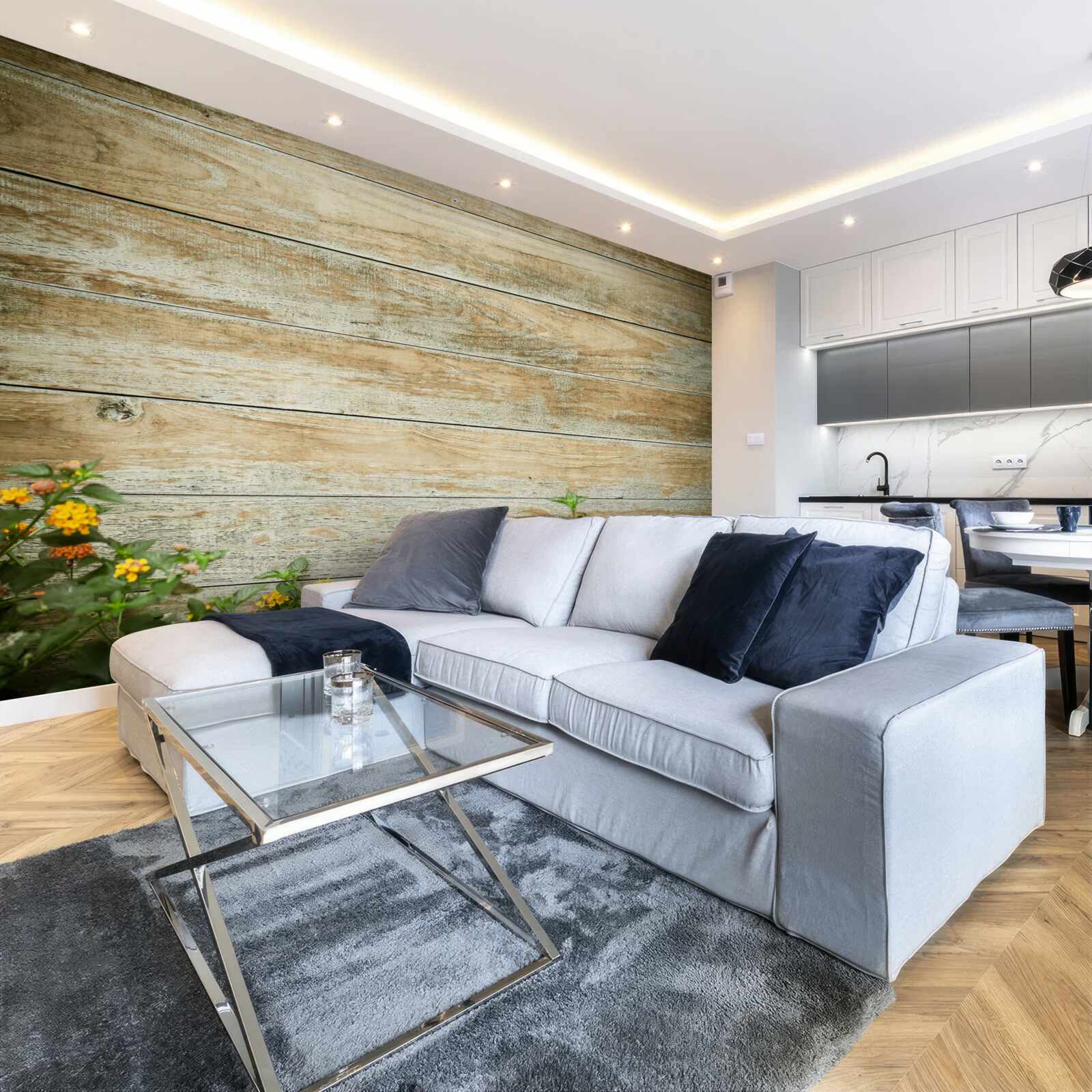 Fotobehang gele bloemen op de achtergrond van het parket omgeven door groen