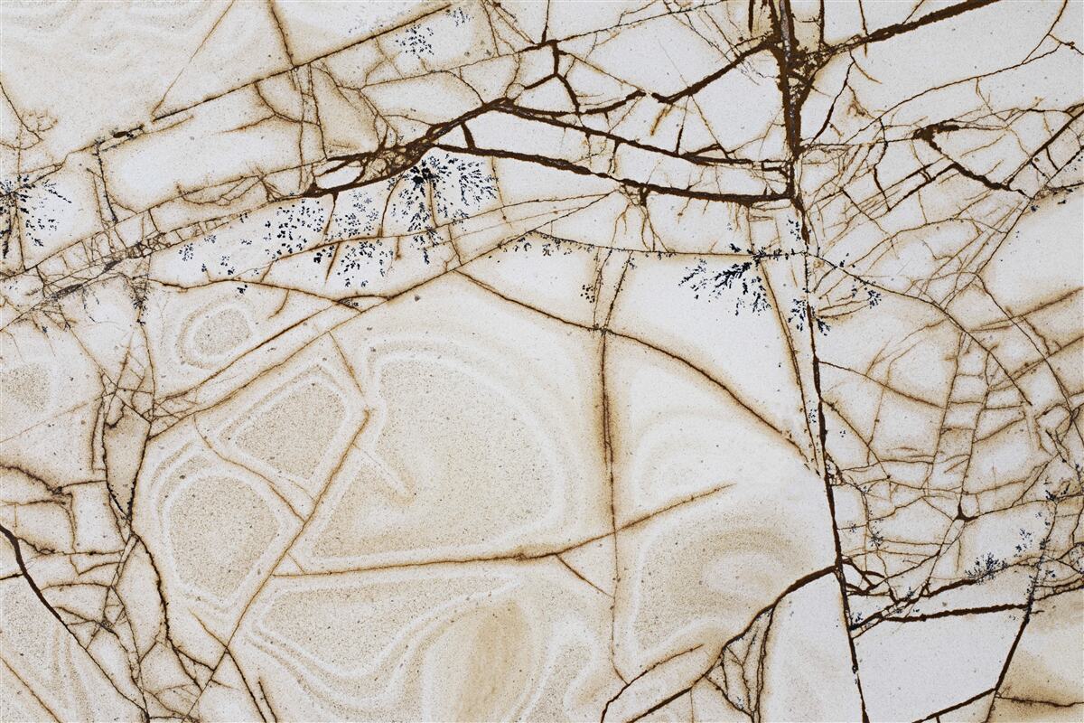 Fotobehang achtergrond met gebarsten licht marmer