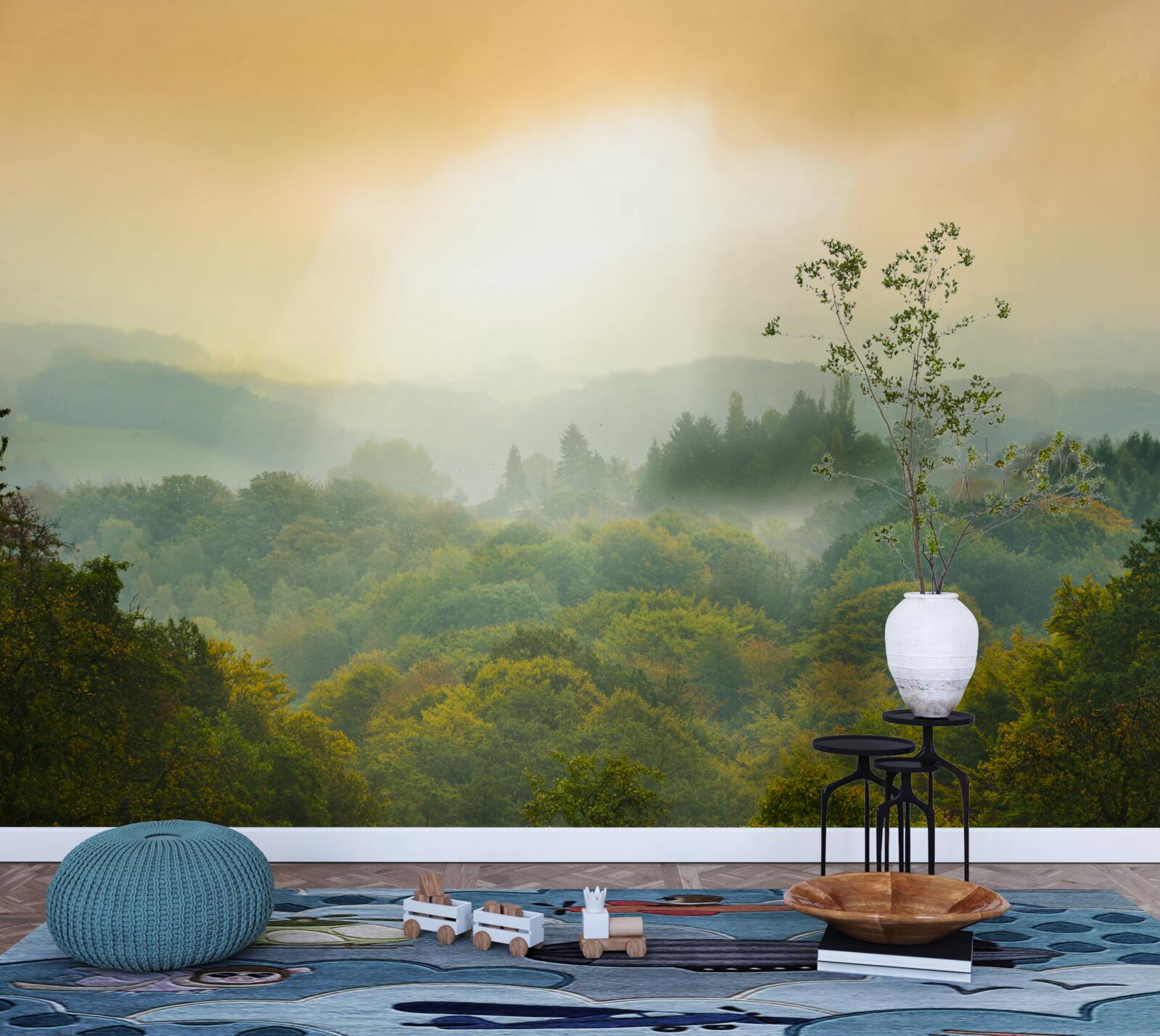 Fotobehang Dageraad komt op boven een rokerig bos