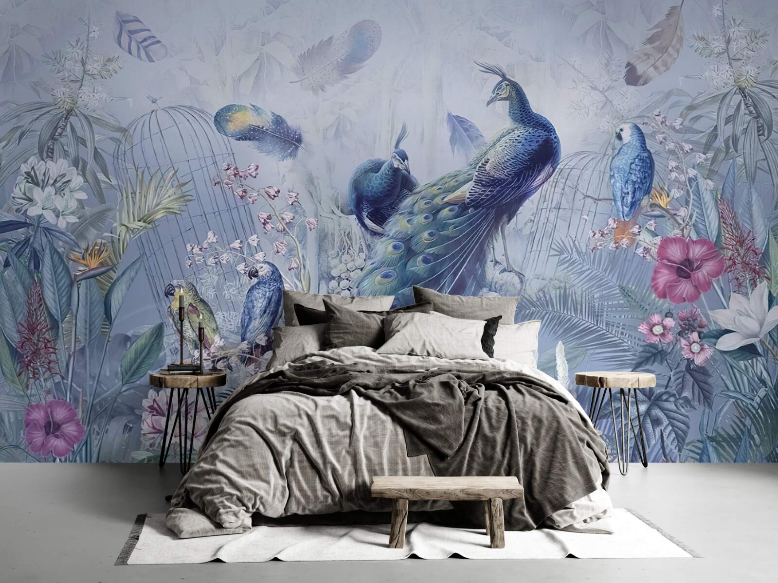 Fotobehang papegaaien en pauwen in een oproer van bloemen in de tuin