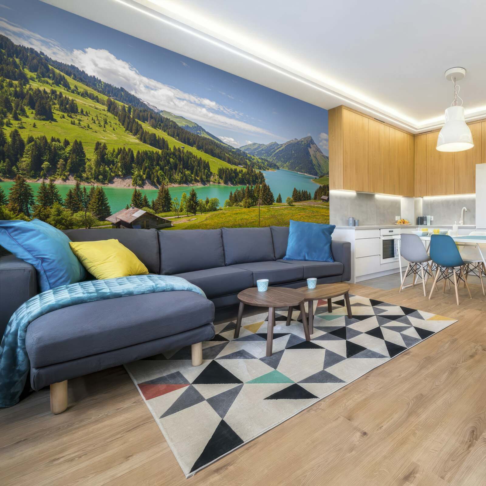 Fotobehang ongren meer met azuurblauw water in de bergen