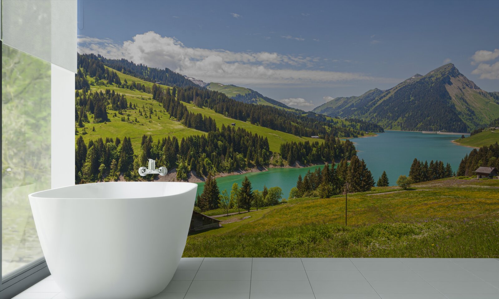 Fotobehang ongren meer met azuurblauw water in de bergen