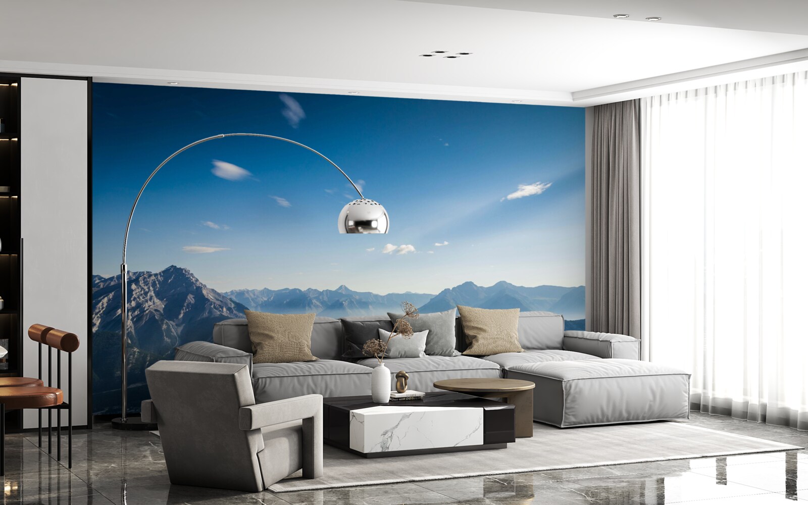 Fotobehang vanaf de toppen van de bergen kun je de uitgestrekte blauwe lucht zien