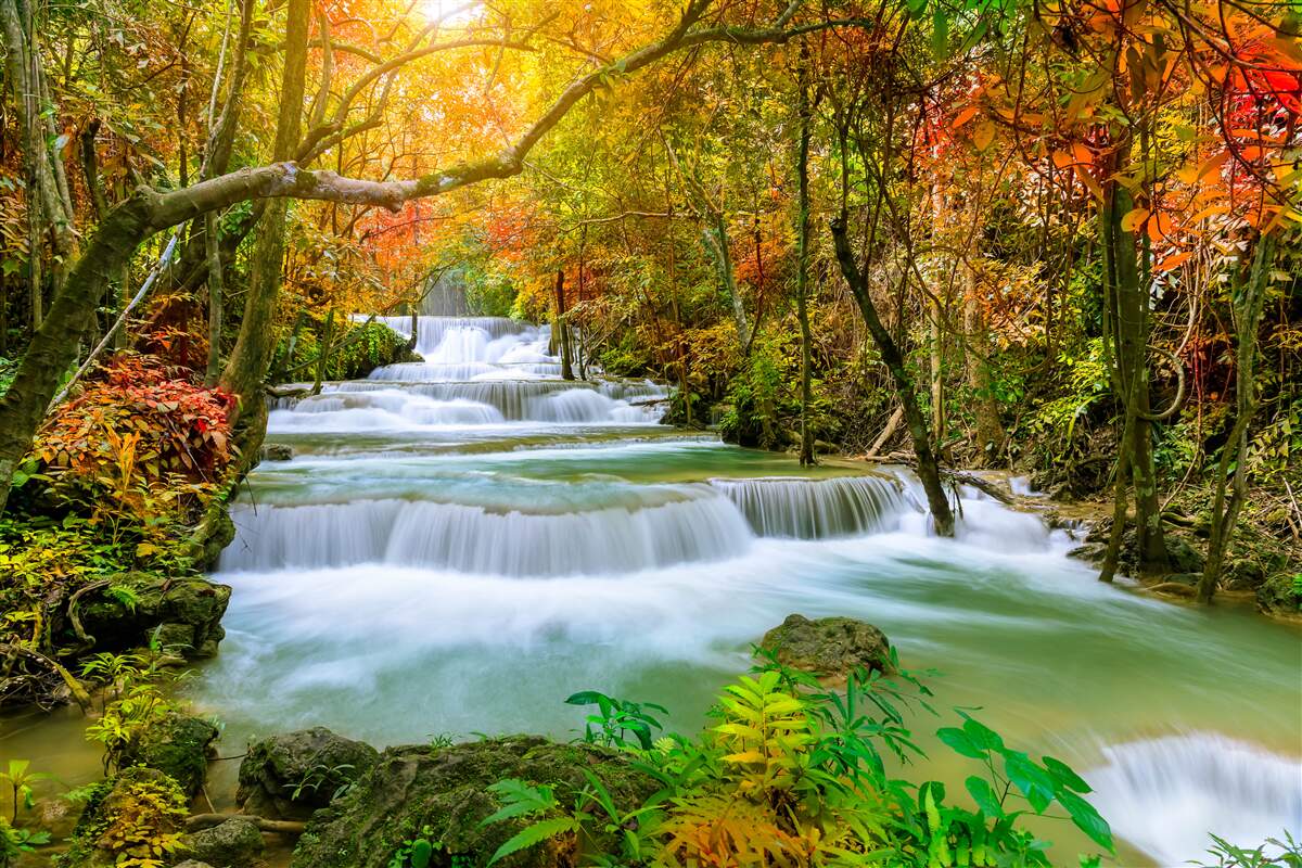 Fotobehang majestueuze waterval in de natuur