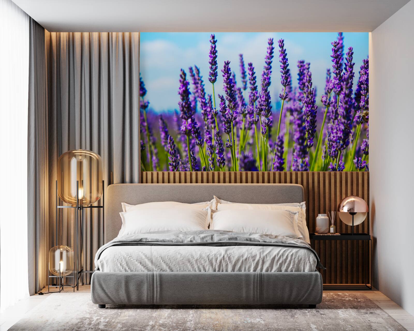 Fotobehang paars lavendel tegen een blauwe lucht