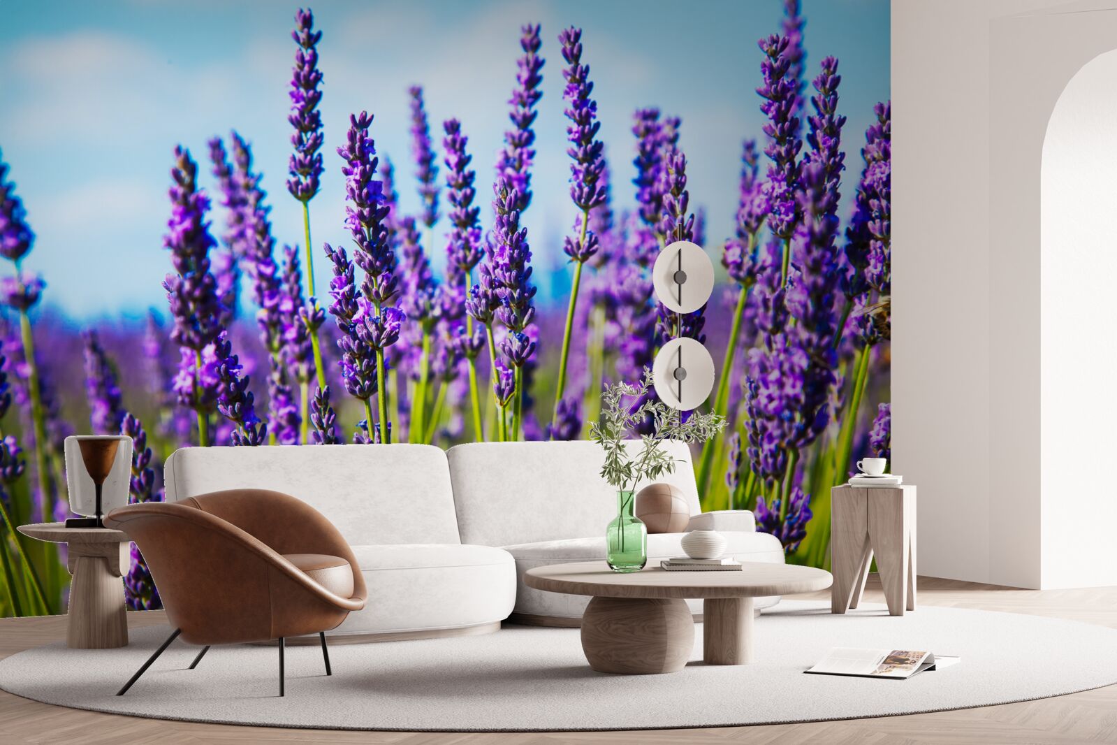 Fotobehang paars lavendel tegen een blauwe lucht