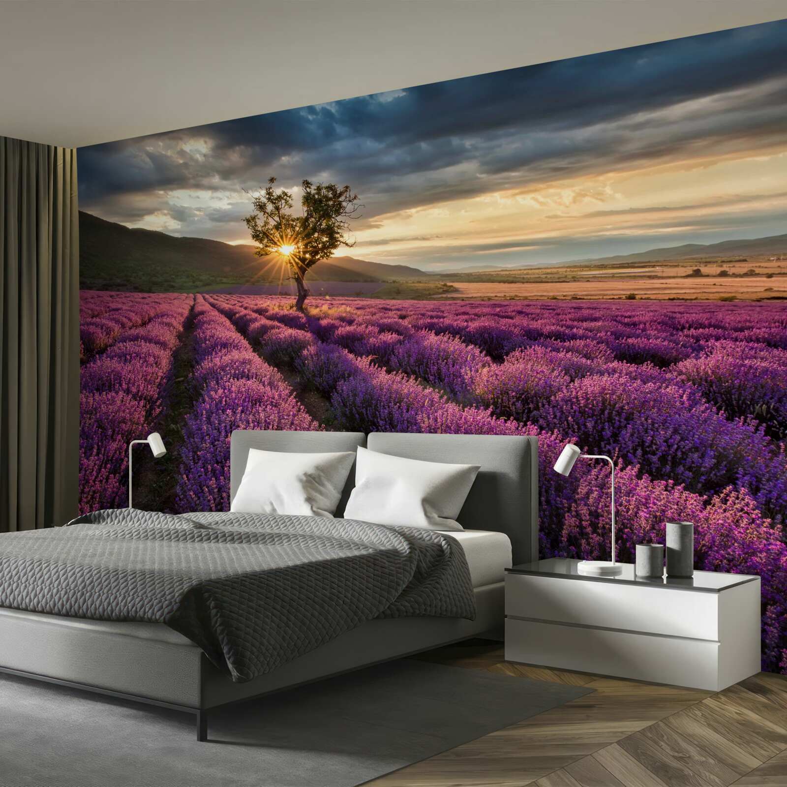 Fotobehang zonsondergang op een lavendelveld rond een geïsoleerde boom
