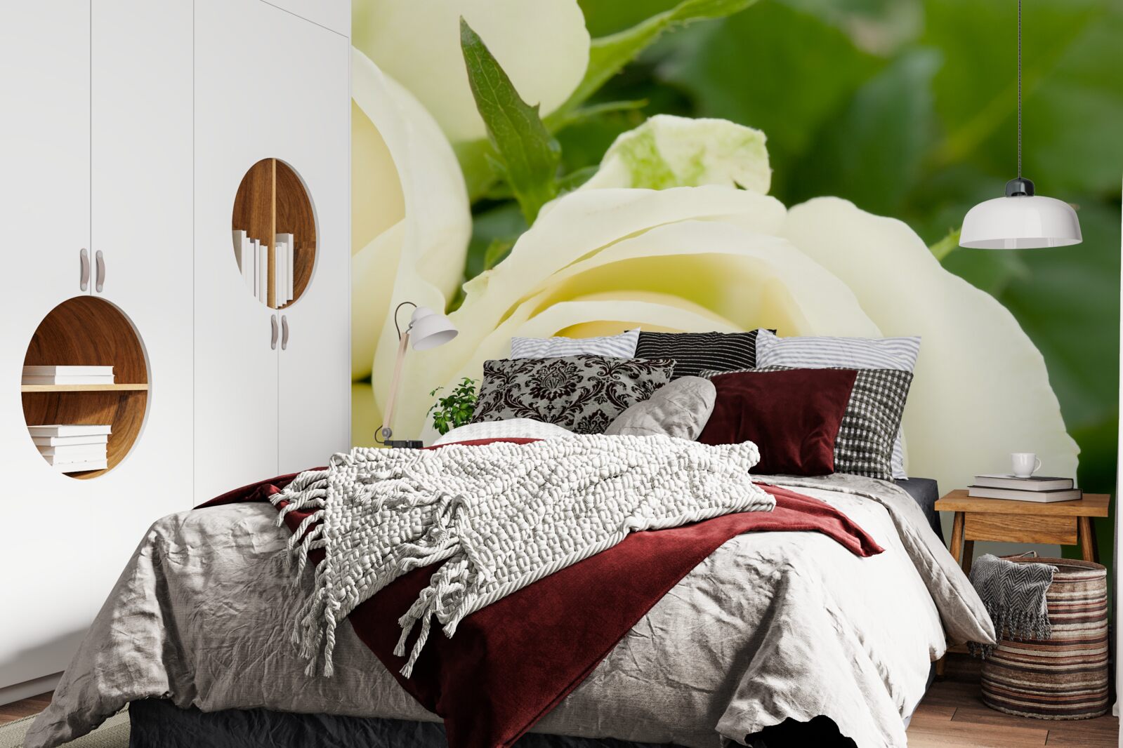 Fotobehang roos in beige tint met groene bladeren