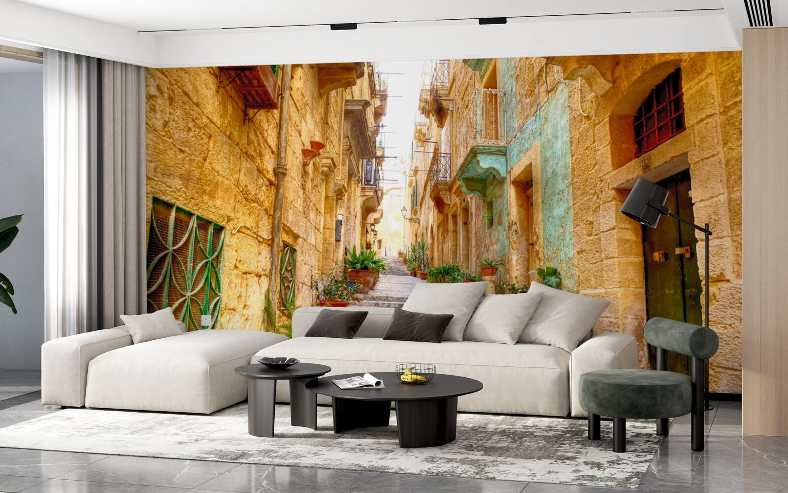 Fotobehang italiaanse straat versierd met bloemen is smal