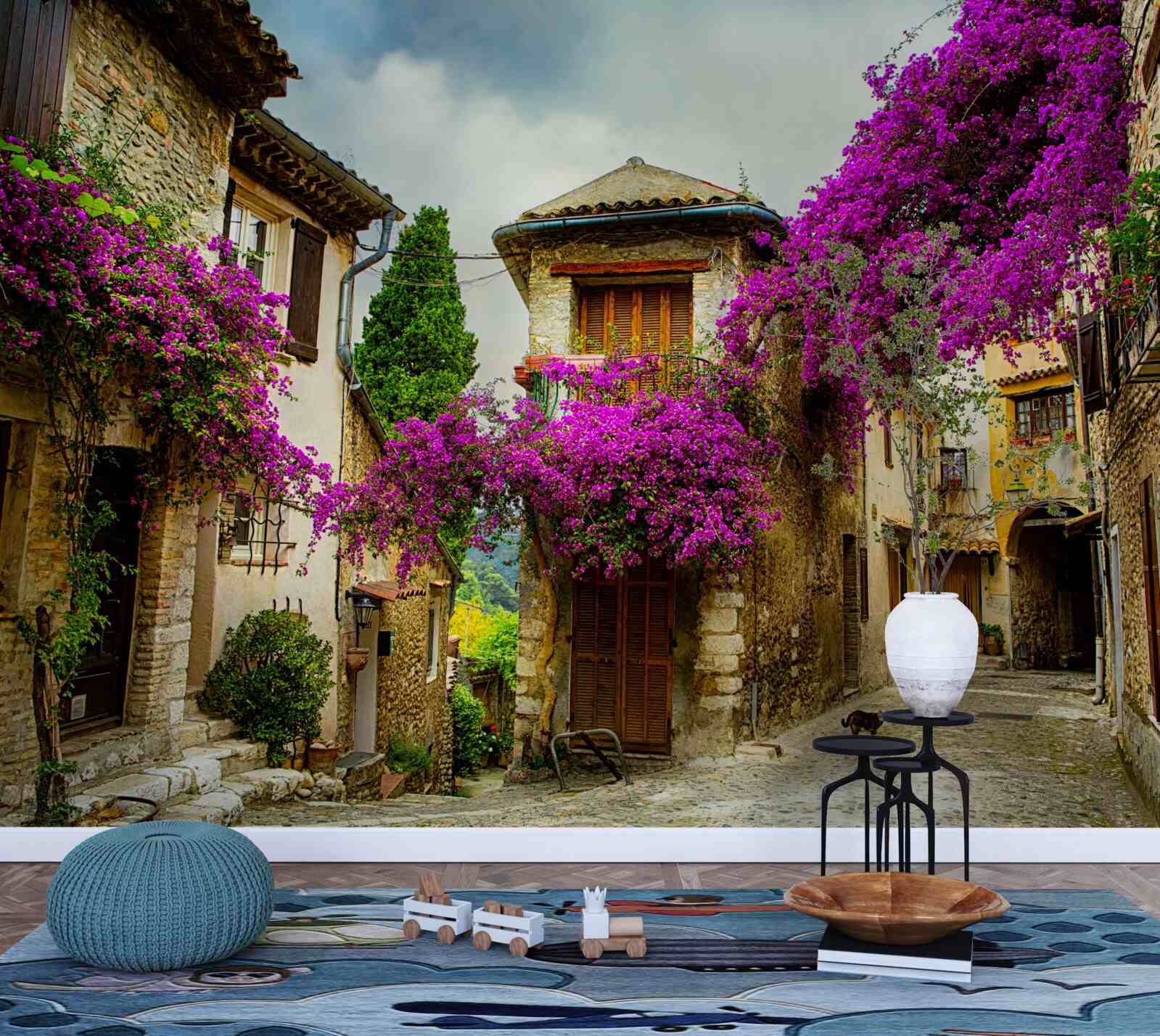 Fotobehang een straat in de provence die comfort en warmte uitstraalt