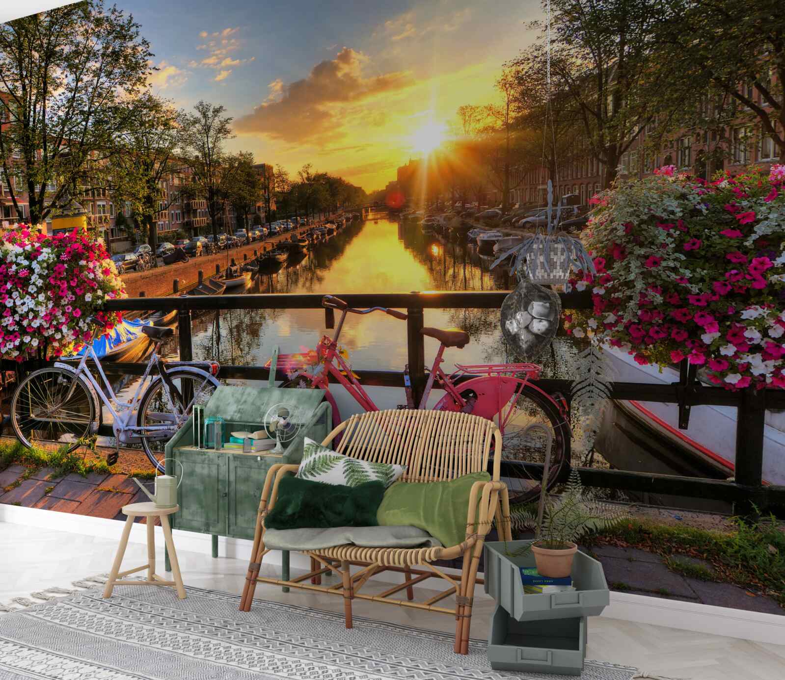 Fotobehang zonsondergang in amsterdam met fietsen op de achtergrond