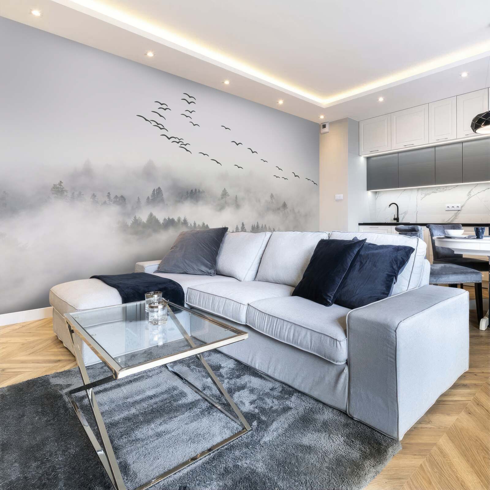 Fotobehang Een groep vogels vliegt uit de mist, op zoek naar een knus, warm land