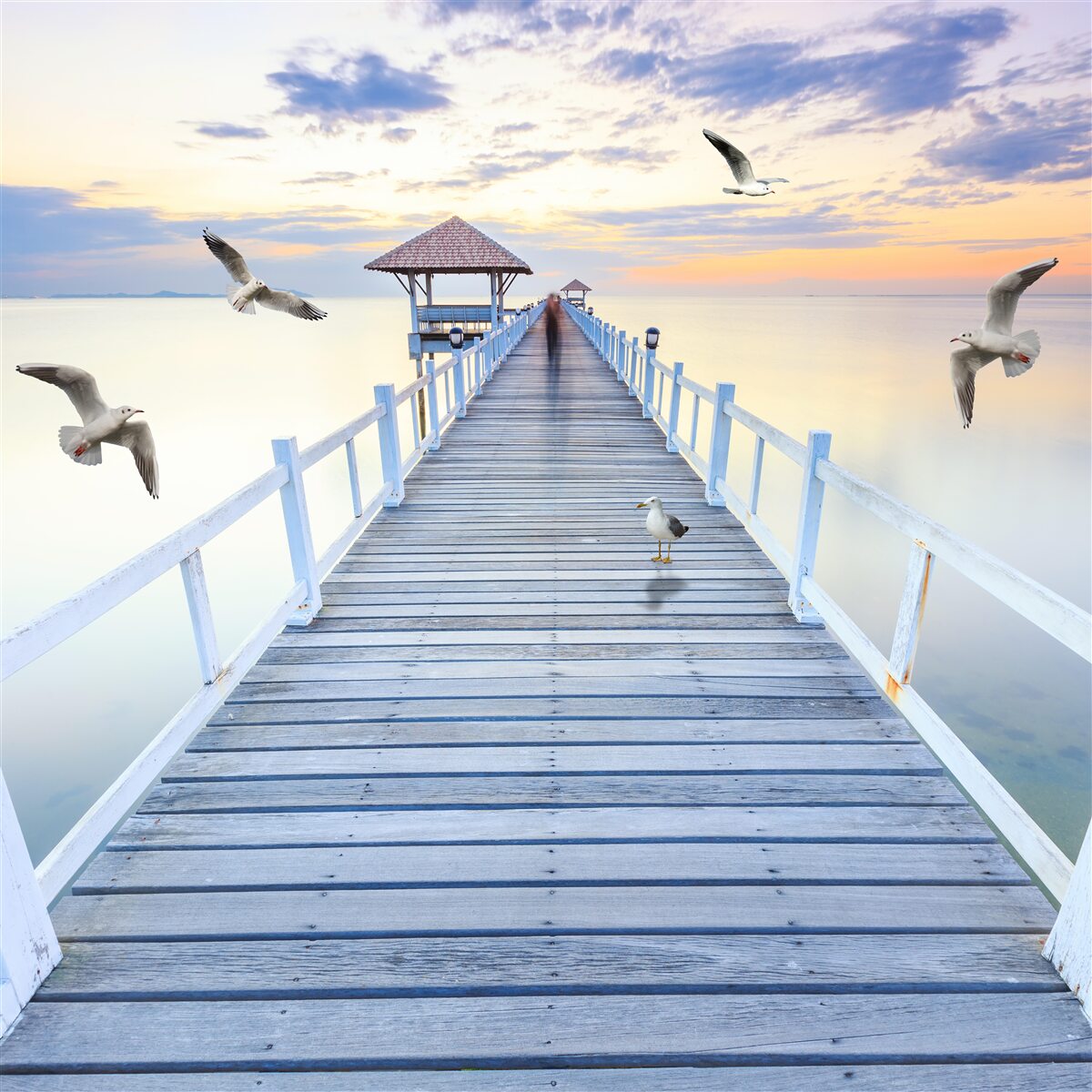 Fotobehang houten brug die naar de oceaan leidt
