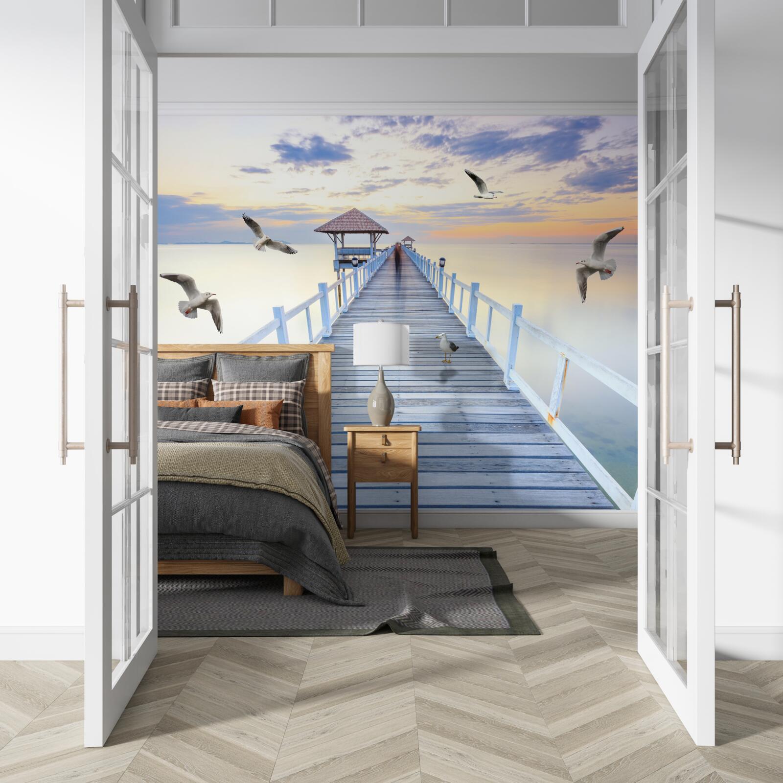 Fotobehang houten brug die naar de oceaan leidt