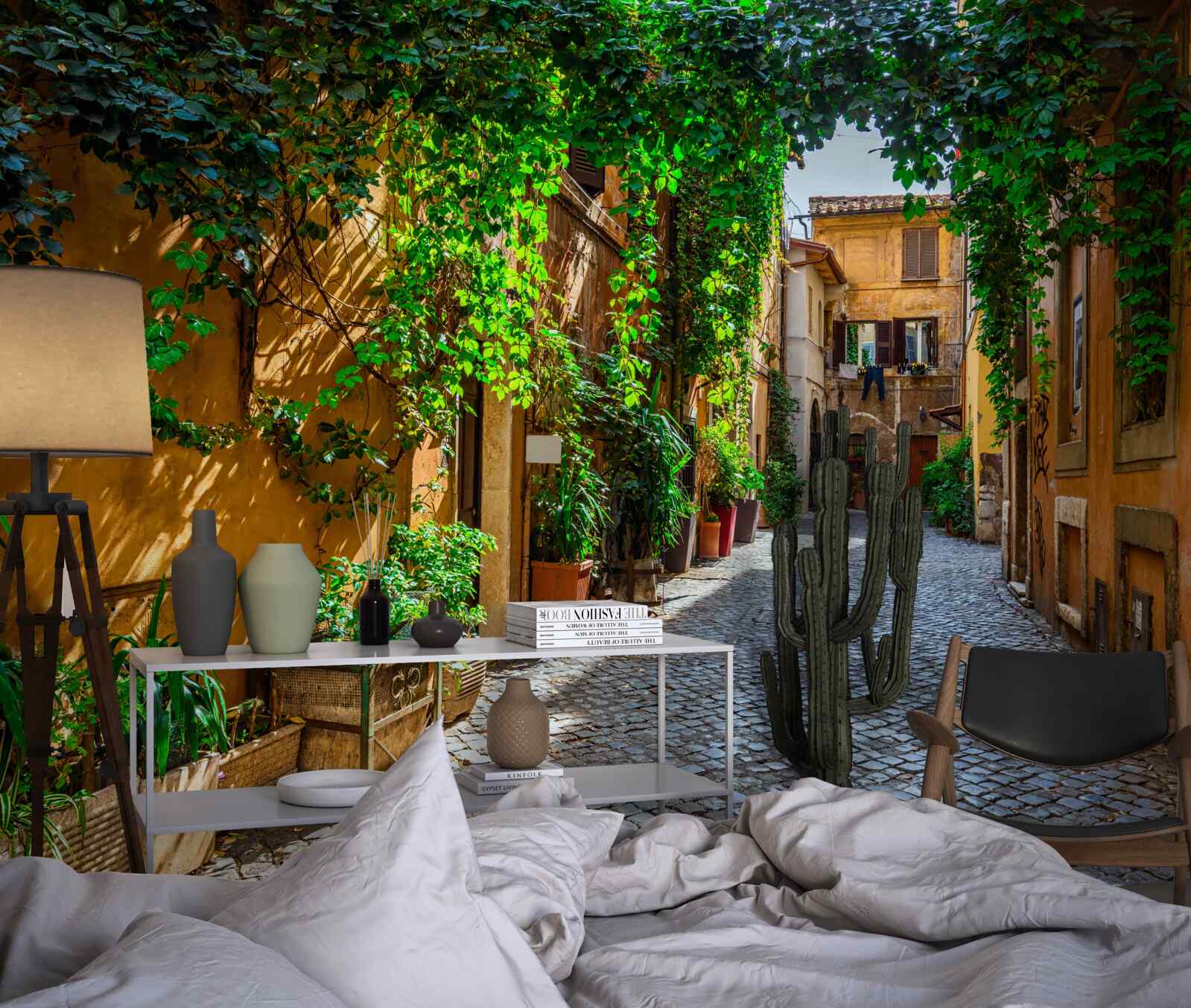 Fotobehang Italiaanse binnenplaats, omgeven door groen, is gevuld met comfort