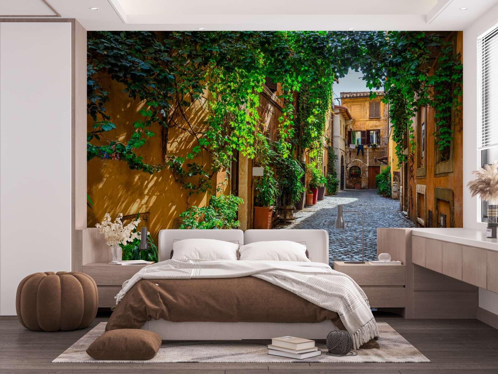 Fotobehang Italiaanse binnenplaats, omgeven door groen, is gevuld met comfort