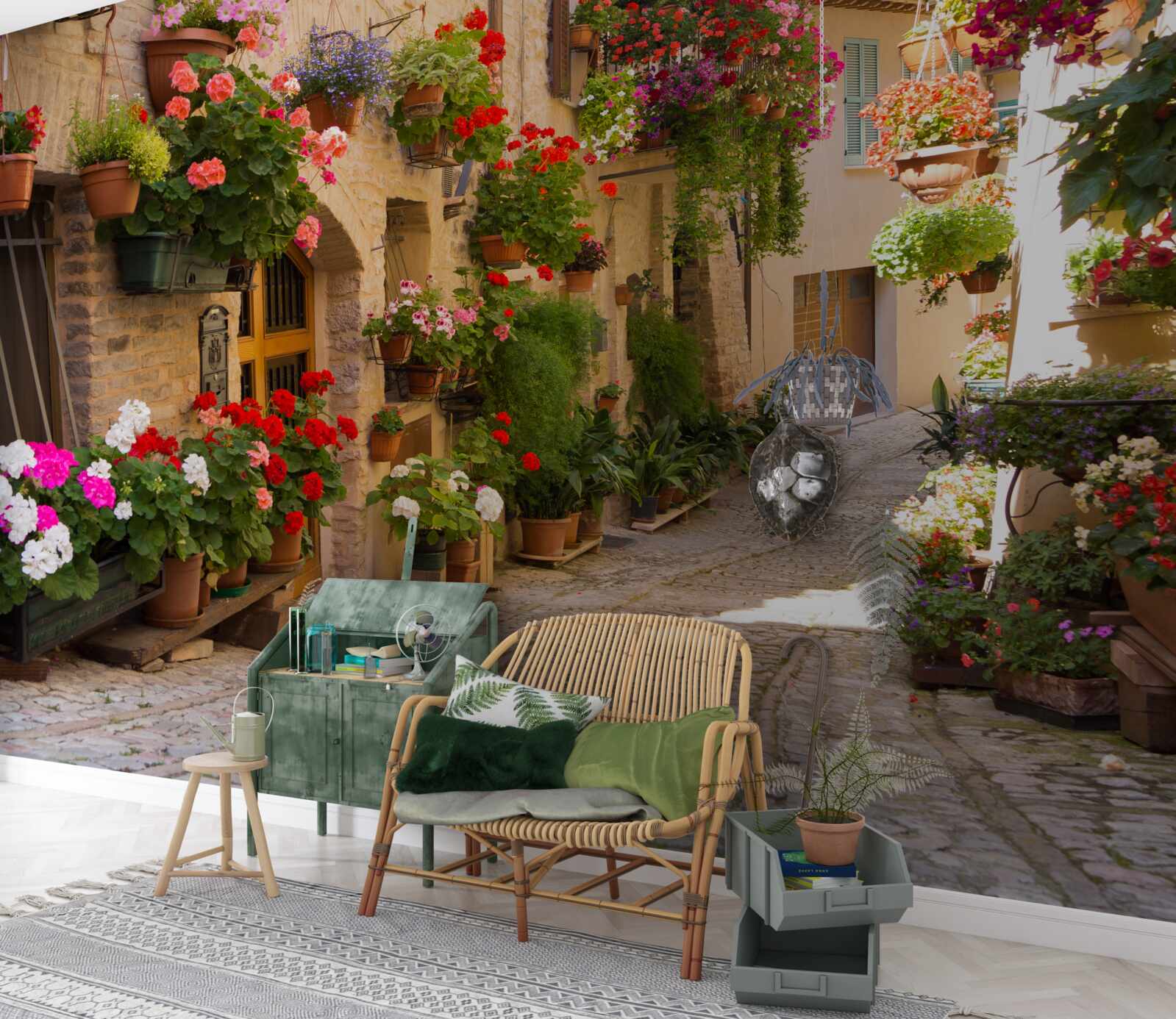 Fotobehang natuurlijke bloemen in een historische straat