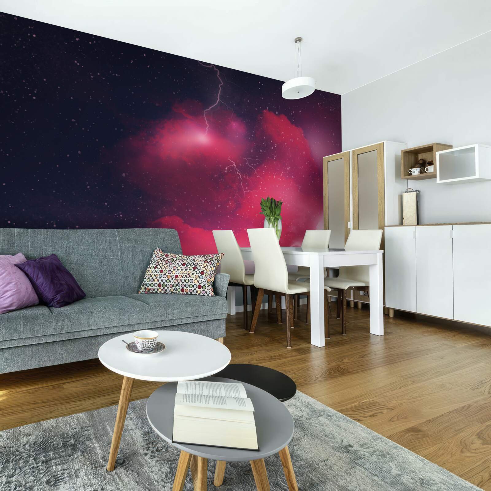 Fotobehang donderflitsen in scharlakenrode ruimte