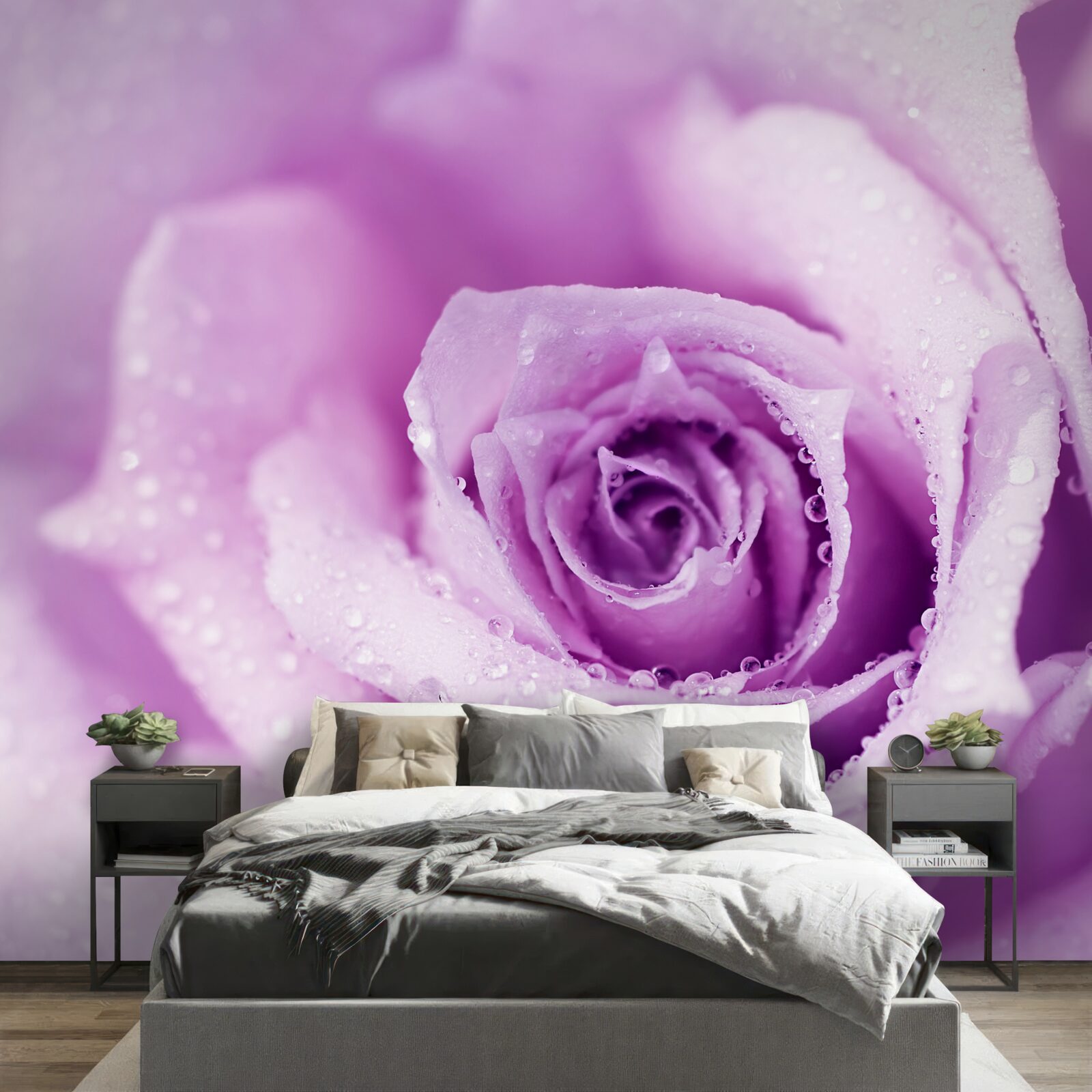 Fotobehang roos met lila tint na regenval