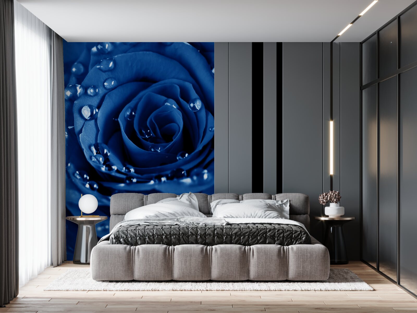 Fotobehang blauwe roos versierd met waterdruppels