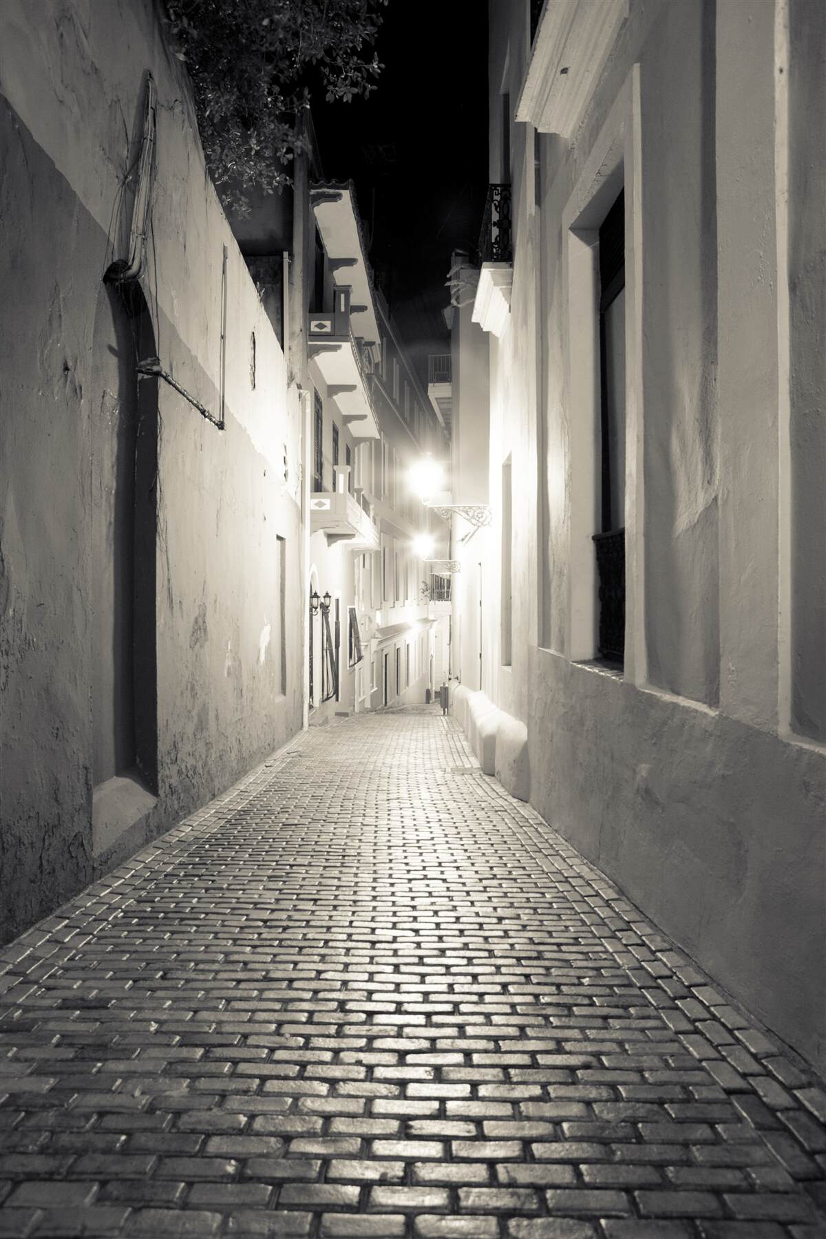 Fotobehang een nachtelijke straat zonder mensen