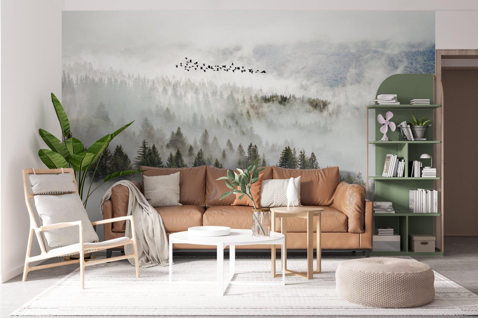 Fotobehang een groep vogels hoog boven een bewolkt berggebied