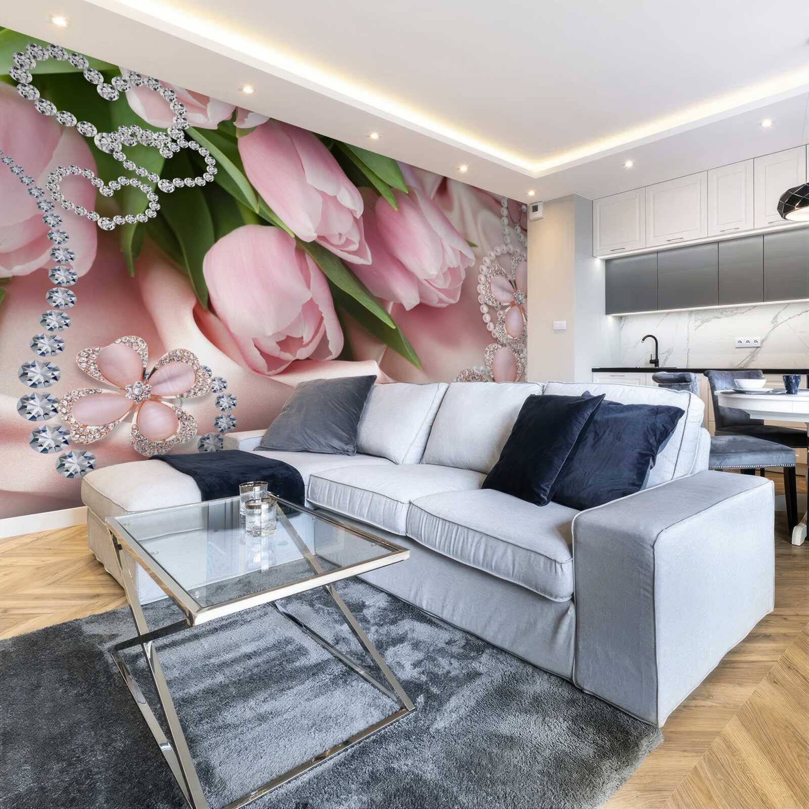 Fotobehang tulpen in roze, versierd met kralen op een zijden achtergrond