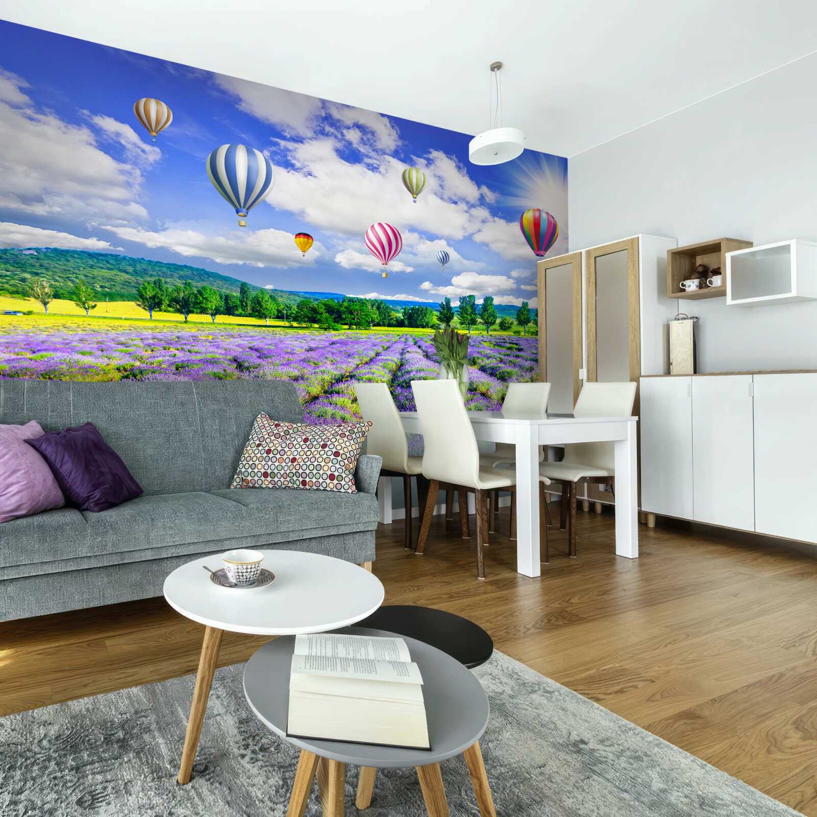 Fotobehang ballonvaart over een lavendelveld