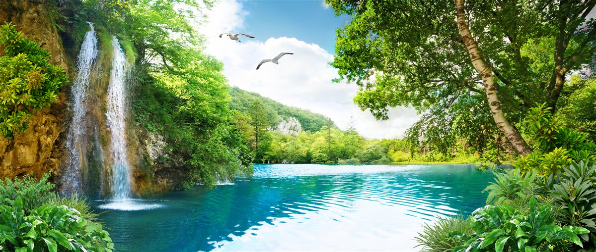 Fotobehang fabelachtige natuurlijke schoonheid omringt de waterval en het meer