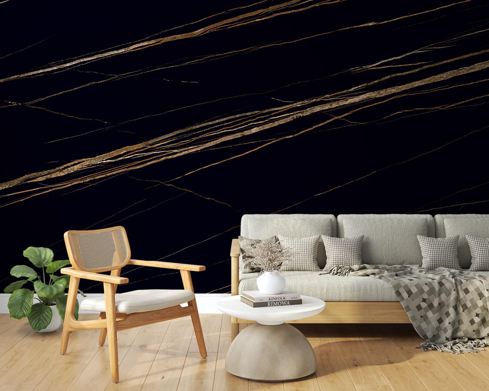 Fotobehang gouden strepen op een zwarte achtergrond