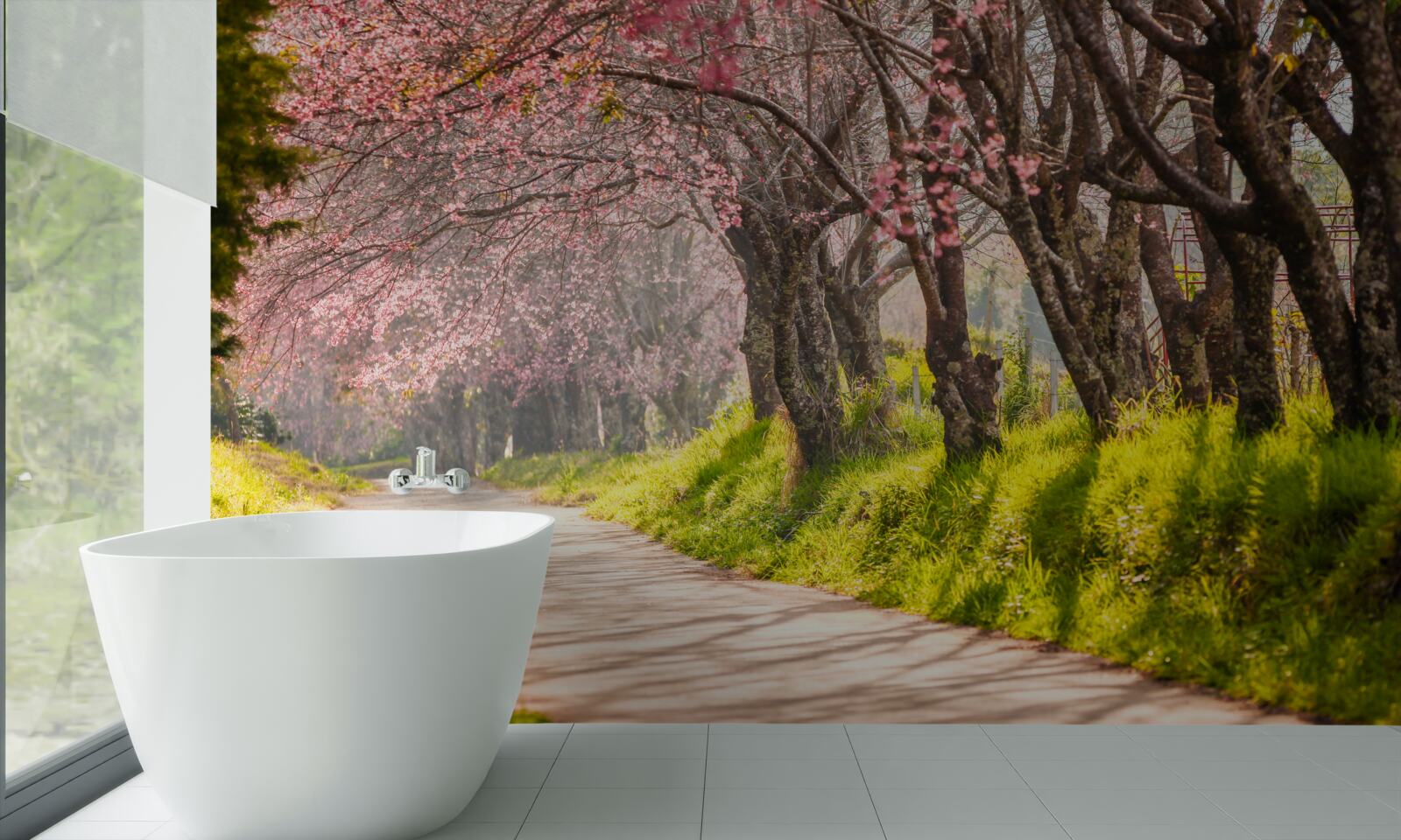 Fotobehang bloeiende bomen langs een rustige snelweg
