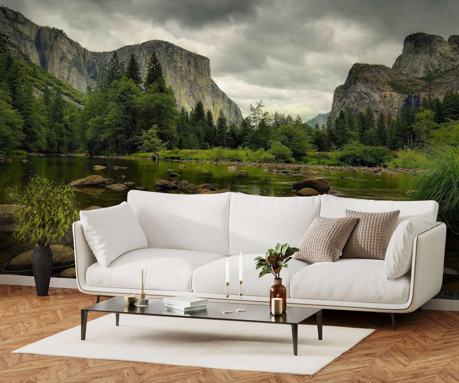 Fotobehang bewolkte dag bij een rivier in de bergen