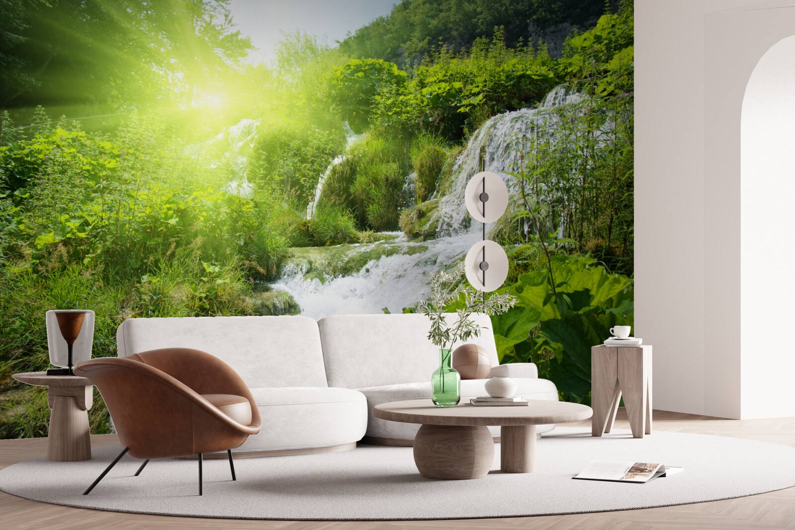 Fotobehang een mysterieuze waterval in een bergbos