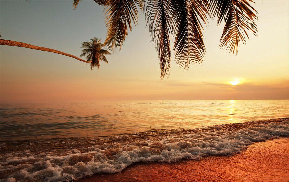 Fotobehang tropisch eiland bij zonsondergang