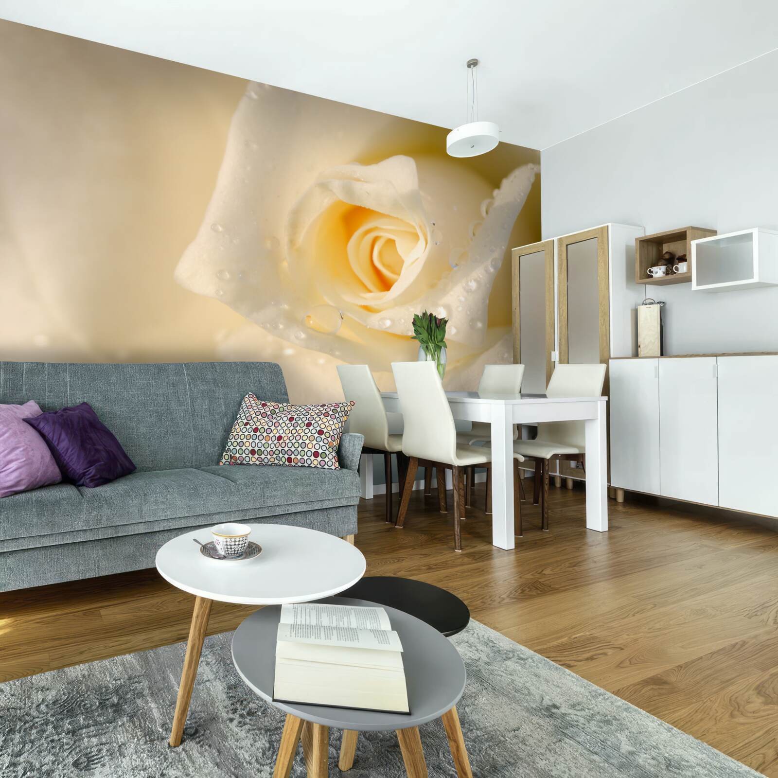 Fotobehang roos in druppels, wit geschilderd