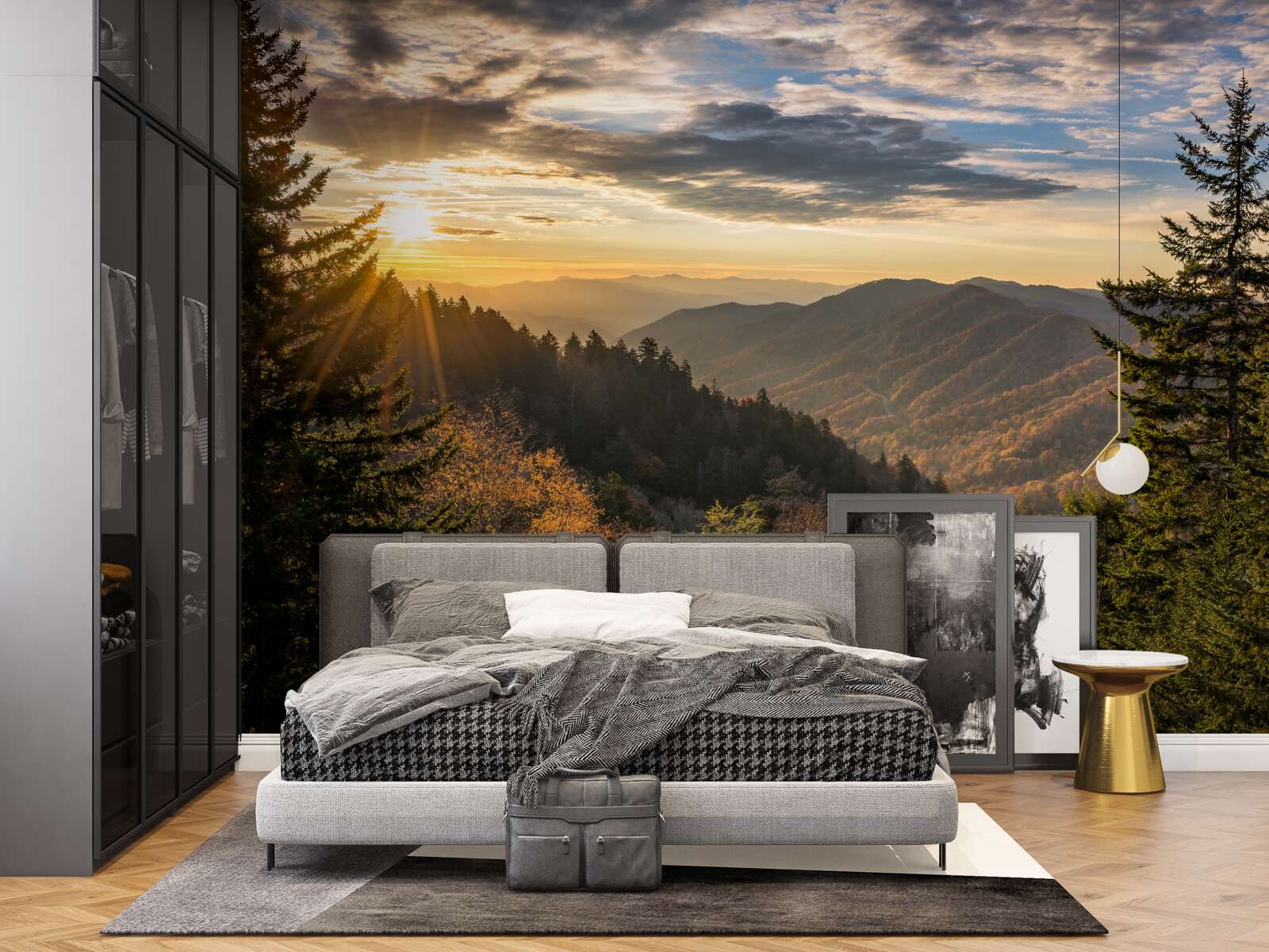 Fotobehang de ondergaande zon over de bergtoppen