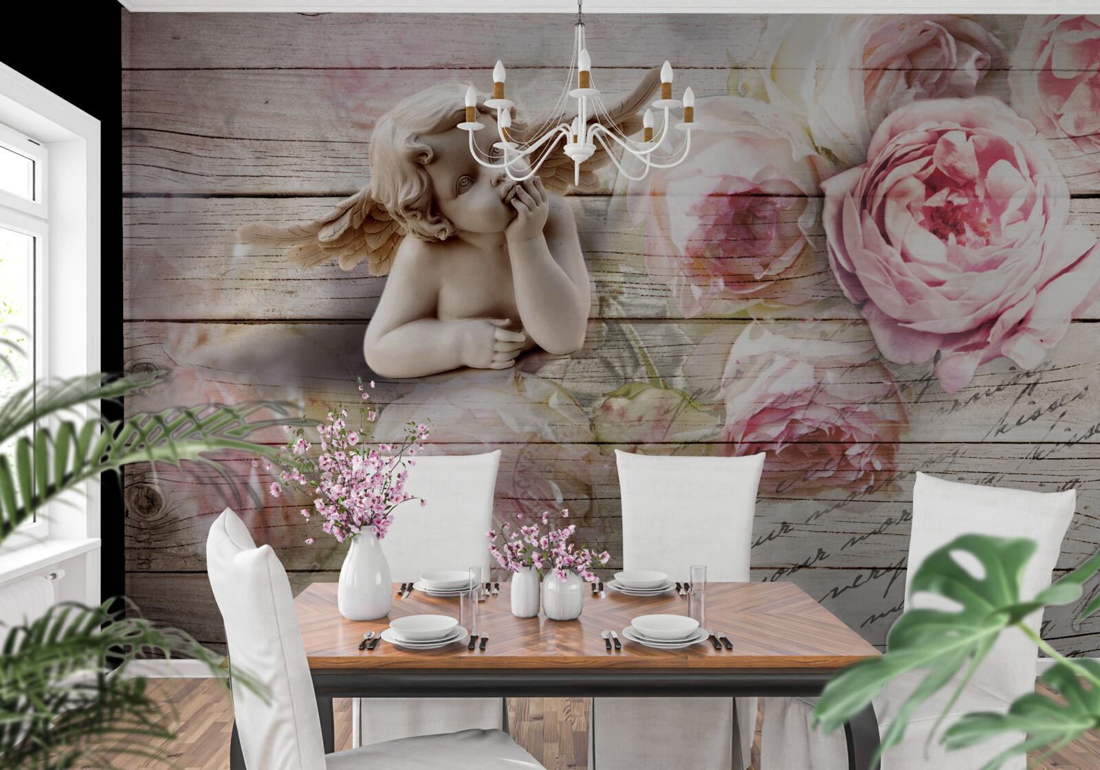 Fotobehang reflecterende engel en scharlakenrode rozenknoppen