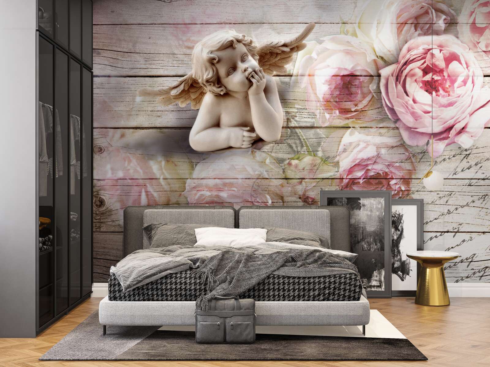 Fotobehang reflecterende engel en scharlakenrode rozenknoppen