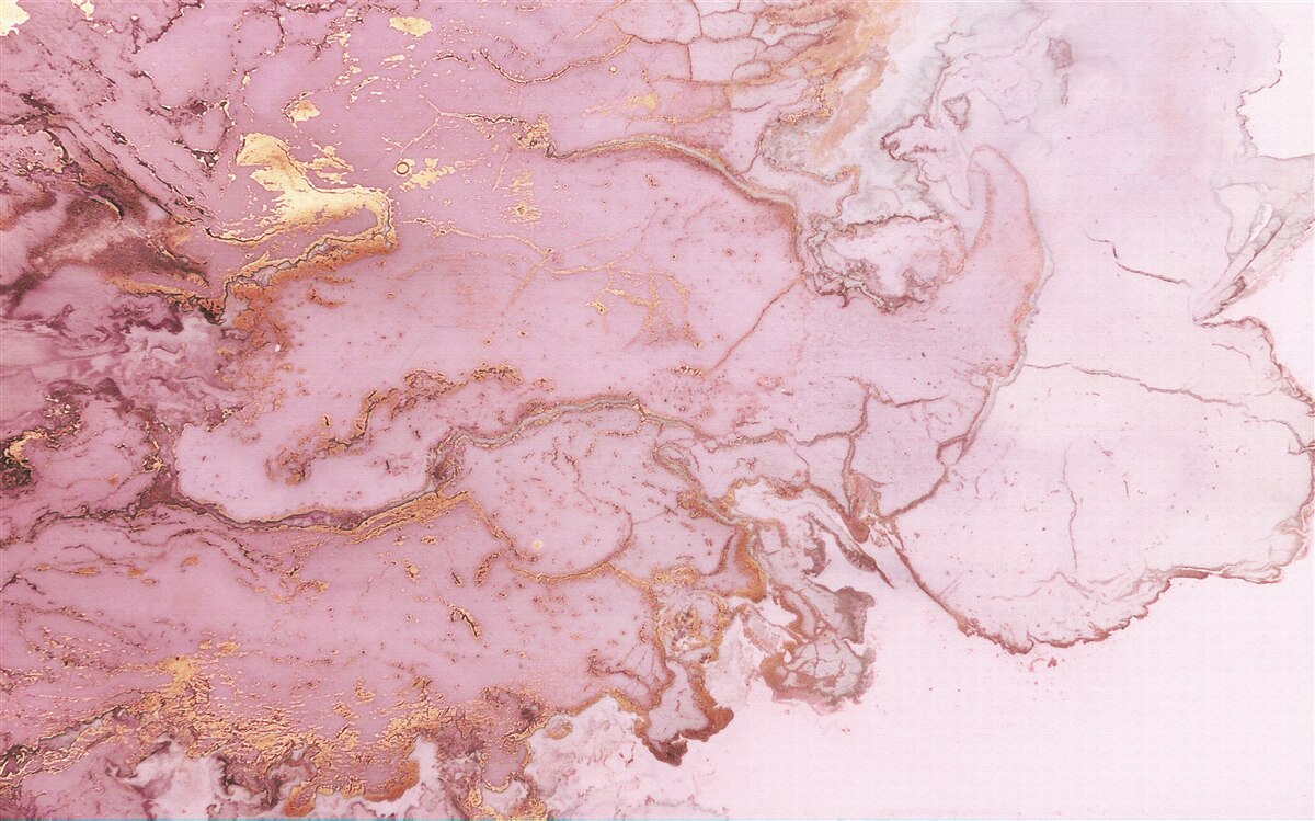 Fotobehang gemarmerd patroon in delicate roze tinten