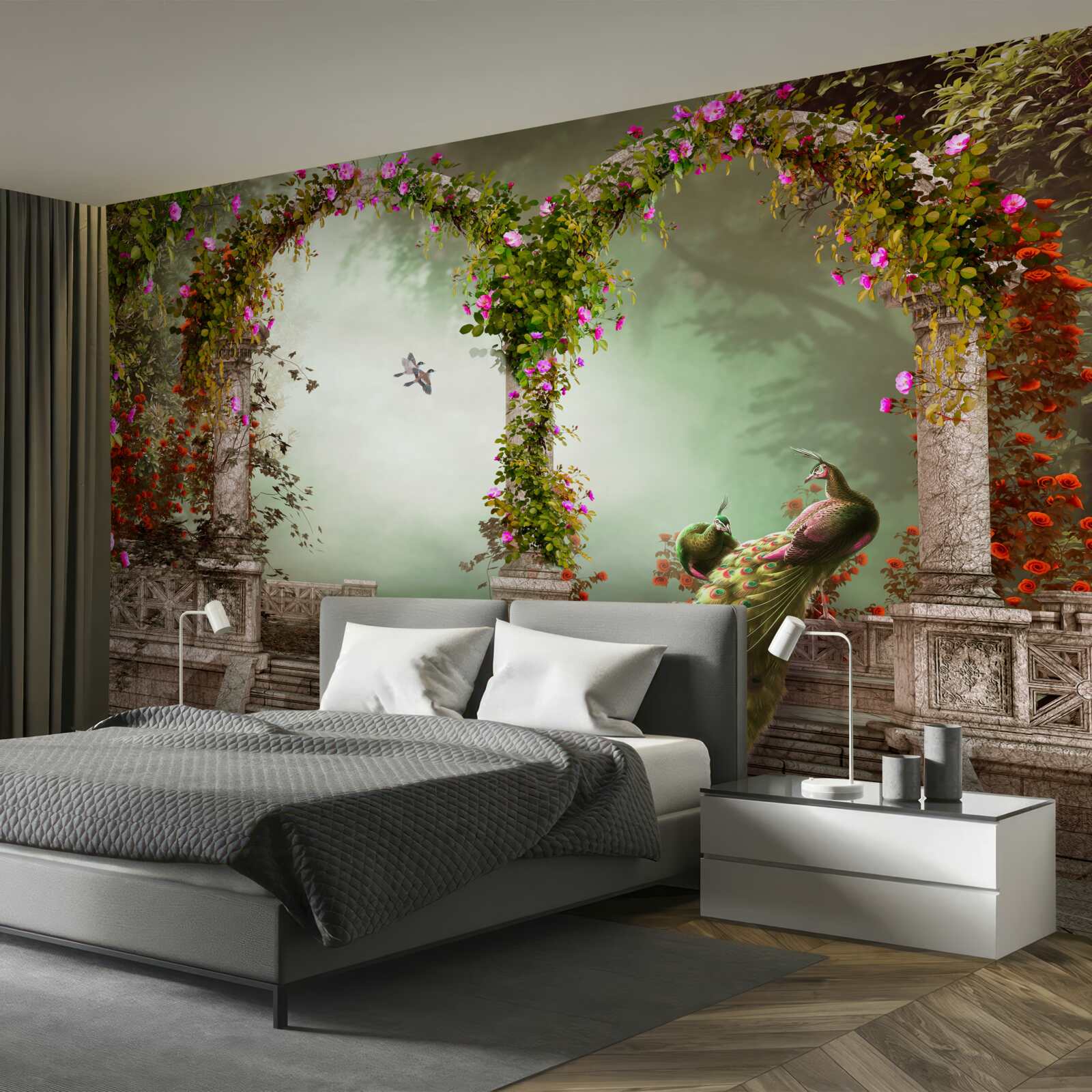 Fotobehang pauw in groene bogen bedekt met bladeren