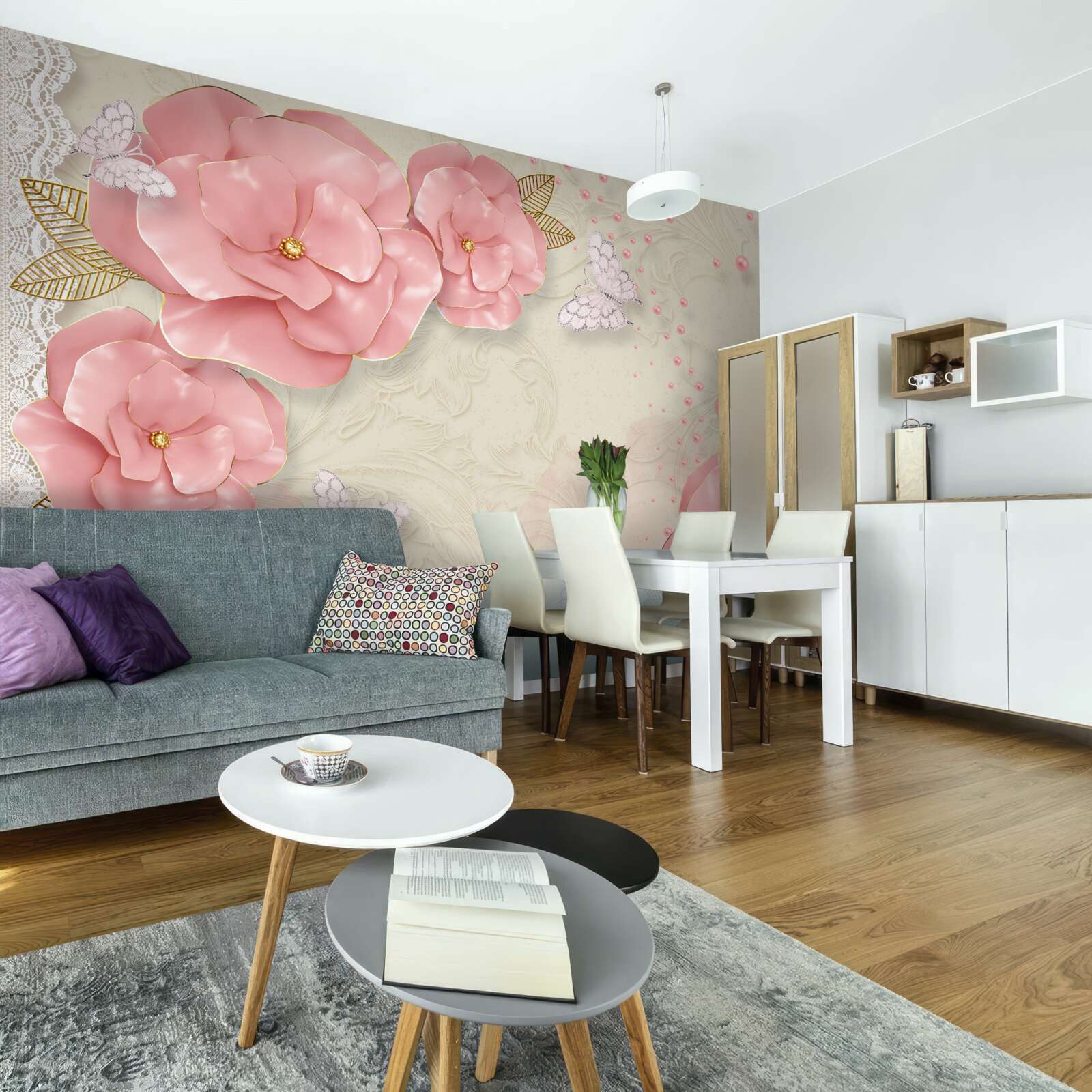 Fotobehang indrukwekkende roze knoppen en zuiver witte motten