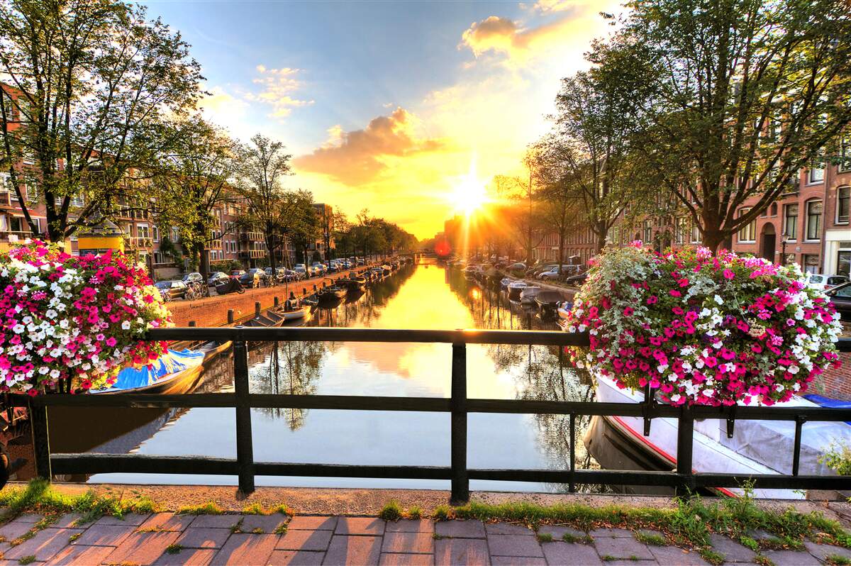 Fotobehang het hart van amsterdam is gehuld in zonsondergang