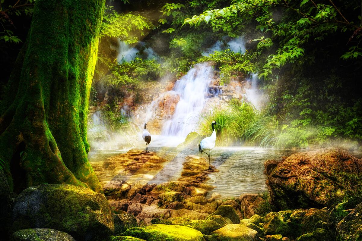 Fotobehang magische bergwaterval die in een cascade valt