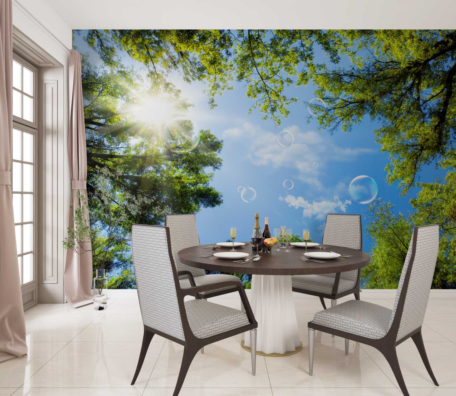 Fotobehang het groene bos wordt verlicht door de felle zonnestralen