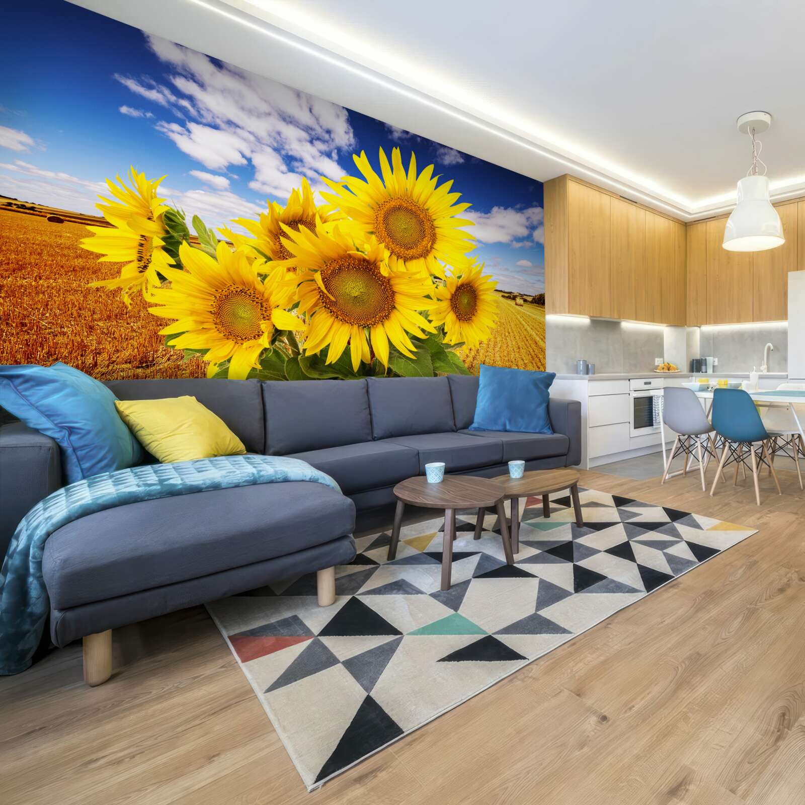 Fotobehang een boeket zonnebloemen is te zien tegen de lucht en een tarweveld