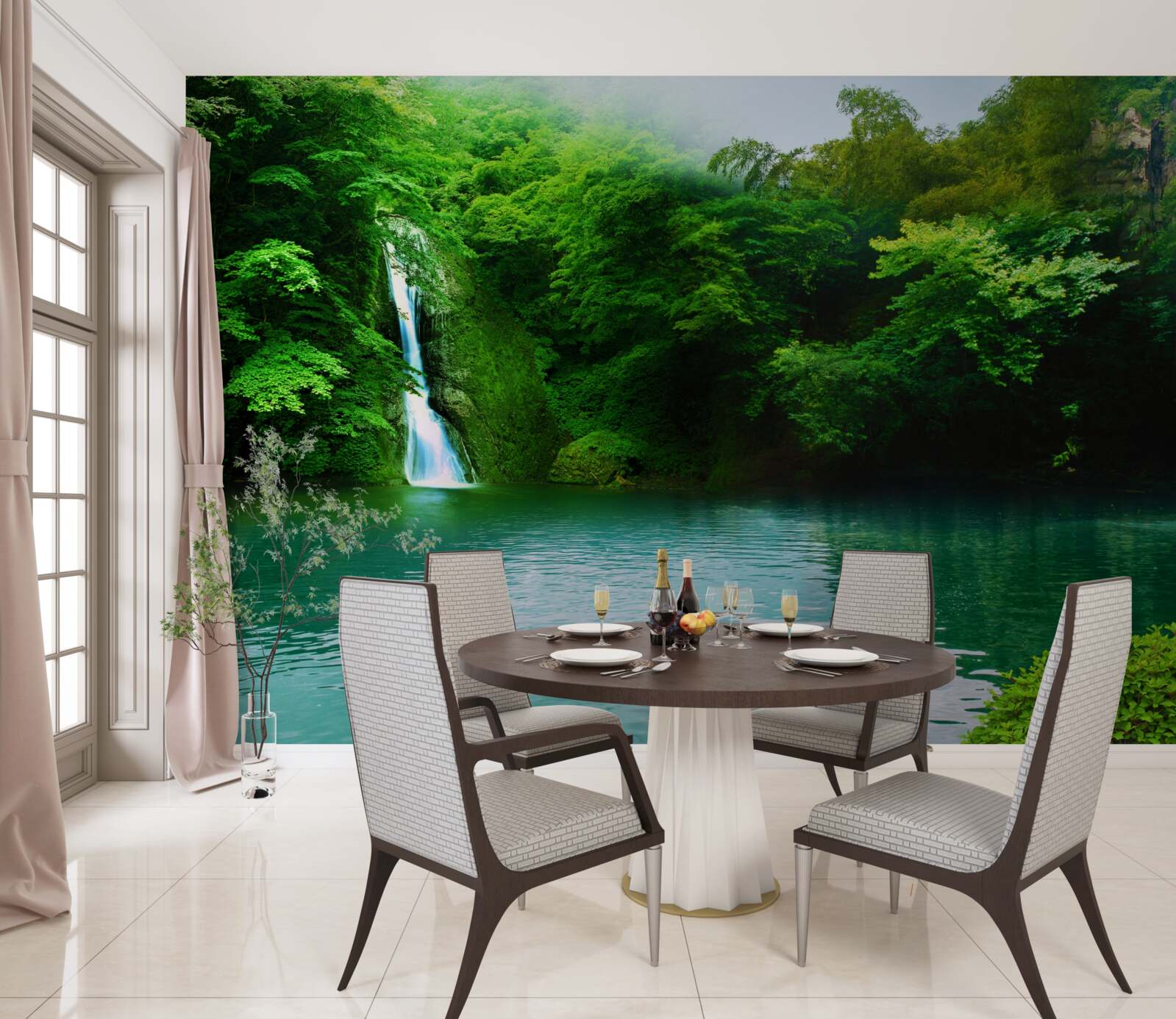 Fotobehang boswaterval die uit een hoge berg stroomt