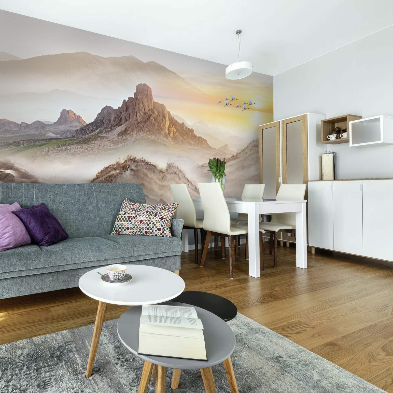 Fotobehang zonsondergang onder de bergen door met de kraanvogels